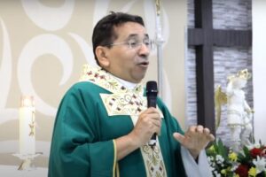 Padre Sandro Santos  - fundador e moderador geral da Comunidade Consolação