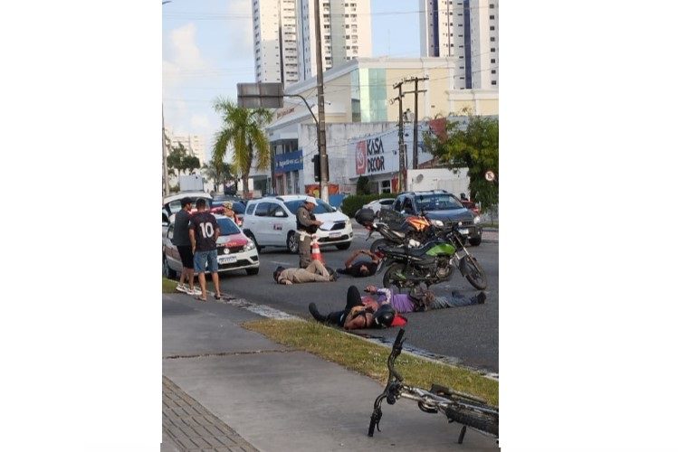 Acidente deixa quatro pessoas feridas na Avenida Epitácio Pessoa, na Capital Acidente, Epitácio, João Pessoa