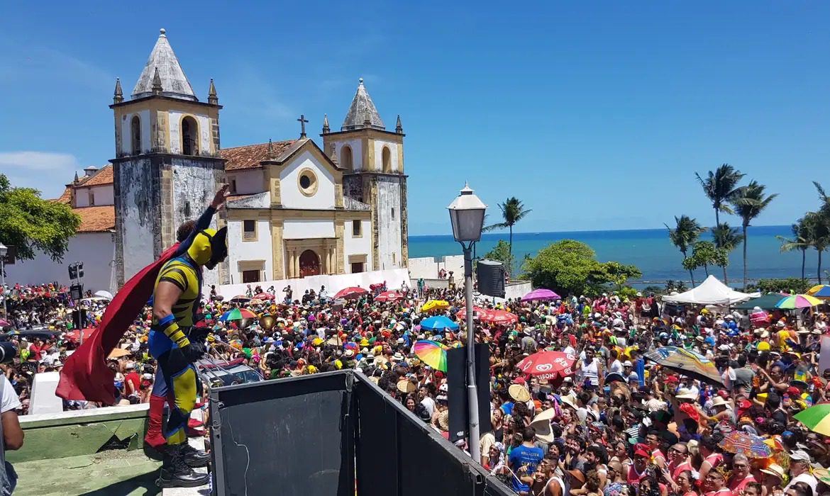 'Bate e volta' saindo da Paraíba para curtir Carnaval em Recife e Olinda custa a partir de R$ 120 e procura é maior do que em 2023 Pernambuco; agulhas; Carnaval; Saúde