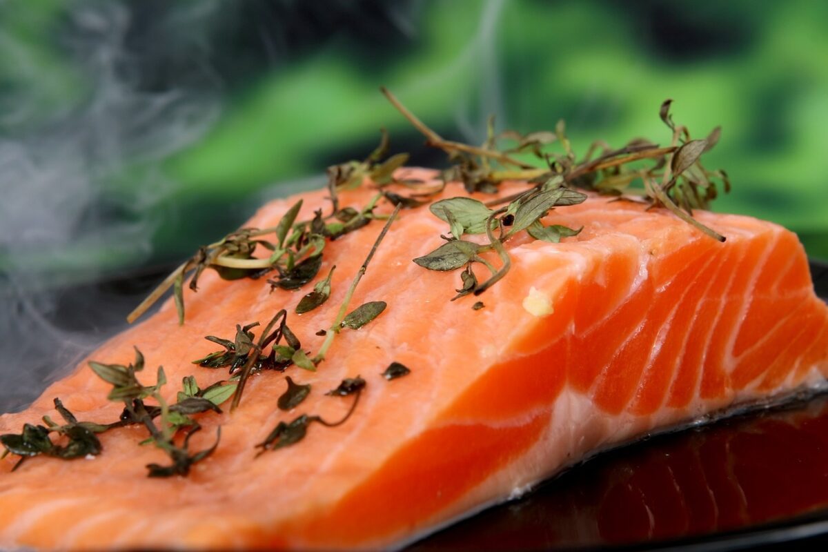 10 receitas de peixada para provar prato tipicamente brasileiro salmão, peixe
