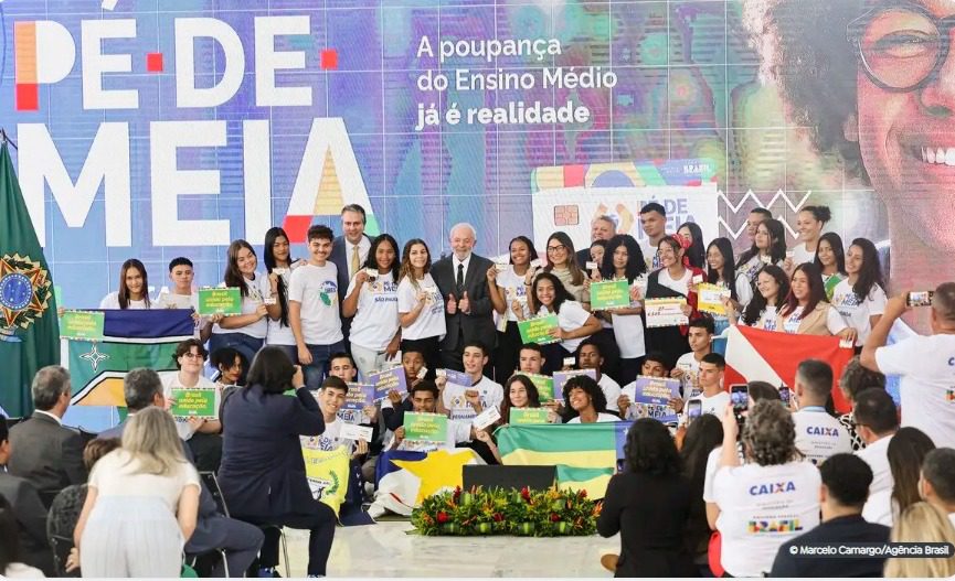 Brasil tem eterna dívida com a educação, diz Lula Brasil, Lula, pé-de-meia.