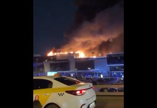 Atentado em shopping deixa 40 mortos e 100 feridos na Rússia; incêndio destrói parte do prédio Atentado, Número, Moscou, Rússia