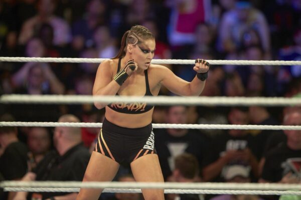 Ronda Rousey revela em biografia a razão de aposentadoria precoce no MMA