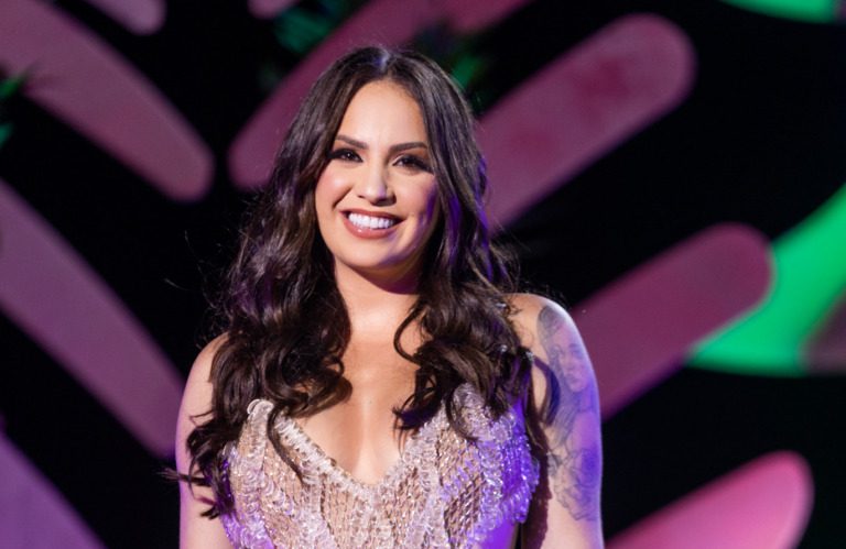 Raphaela Santos, A Favorita, vai ser a principal atração da festa de Serra Branca.