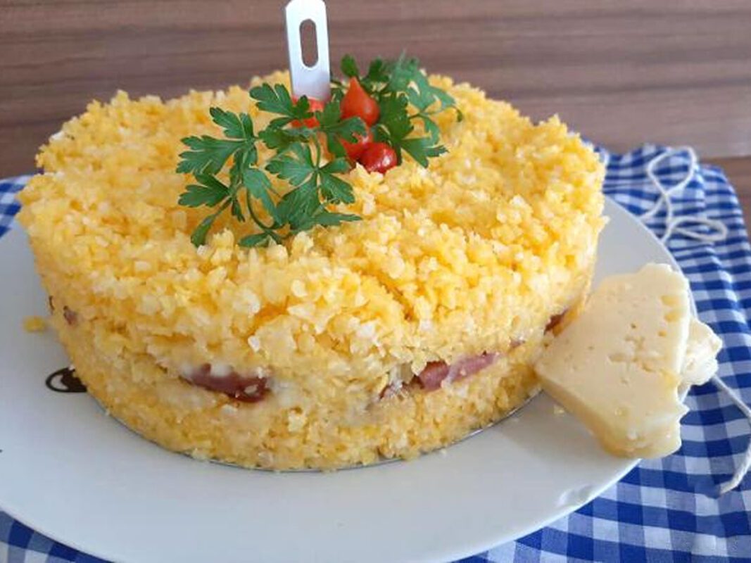 Dia do Cuscuz: Aprenda a fazer uma deliciosa receita de Cuscuz recheado com calabresa Dia do Cuscuz: Aprenda a fazer uma deliciosa receita de Cuscuz recheado com calabresa