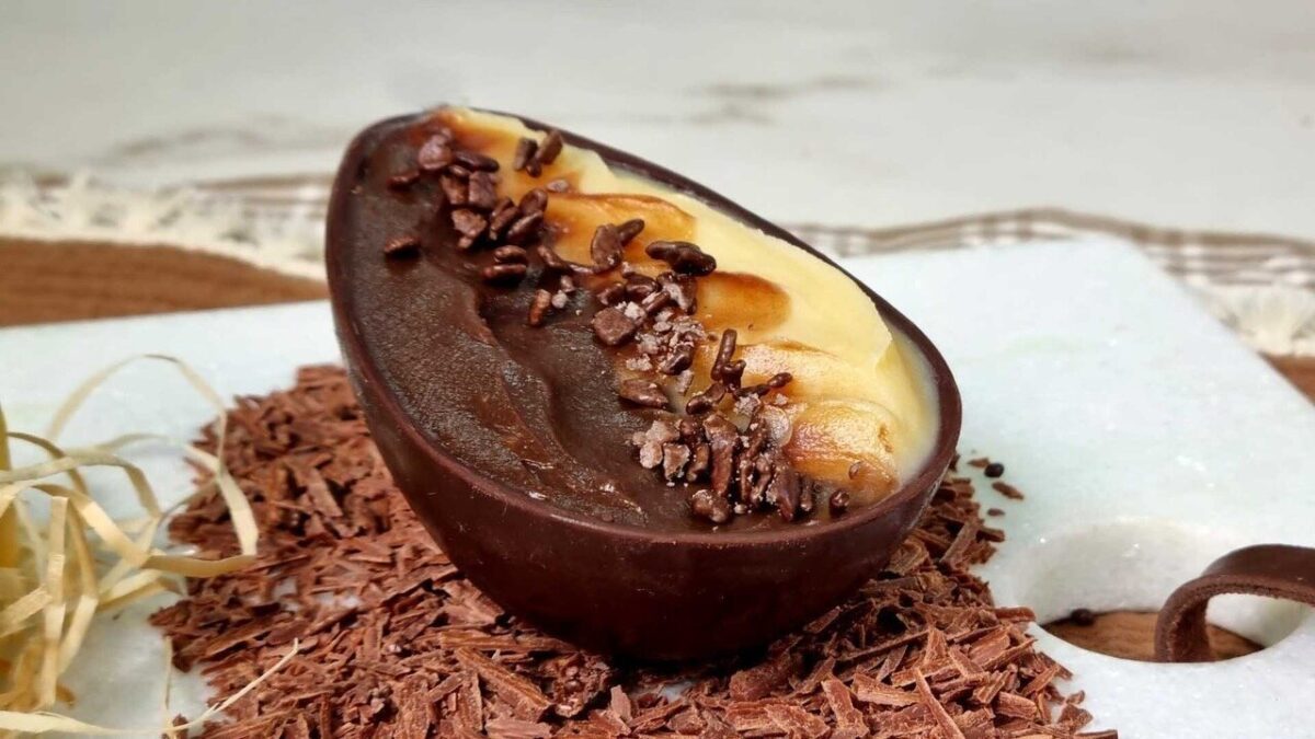 SEMANA SANTA: Saiba com preparar um ovo de Páscoa de colher com recheio dois amores SEMANA SANTA: Saiba com preparar um ovo de Páscoa de colher com recheio dois amores