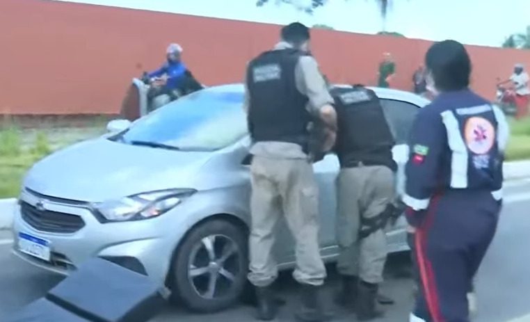 Passageiro surta e ataca motorista de aplicativo com martelo em João Pessoa Homem surta e mantém motorista de aplicativo refém em João Pessoa.