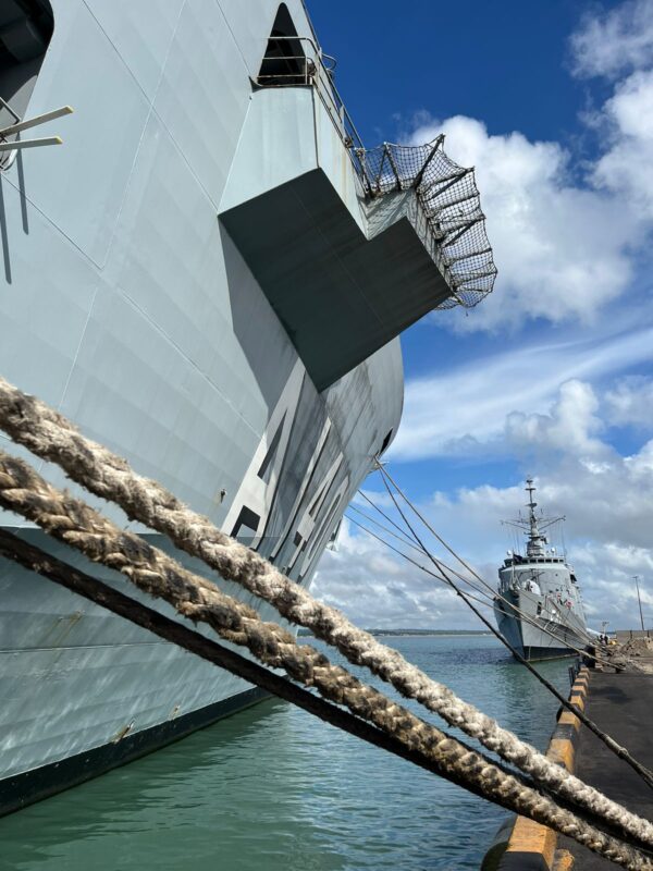 Maior navio de guerra da América Latina já está em Cabedelo e será aberto à visitação no domingo; veja fotos e vídeo