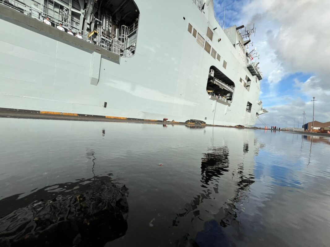 Maior navio de guerra da América Latina atracado em Cabedelo comporta 18 aeronaves e 800 militares; conheça detalhes do NAM Atlântico