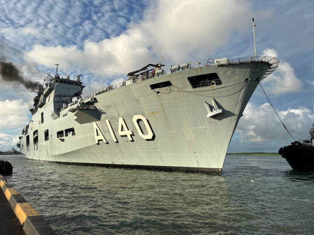Maior navio de guerra da América Latina já está em Cabedelo e será aberto à visitação no domingo; veja fotos e vídeo navio
