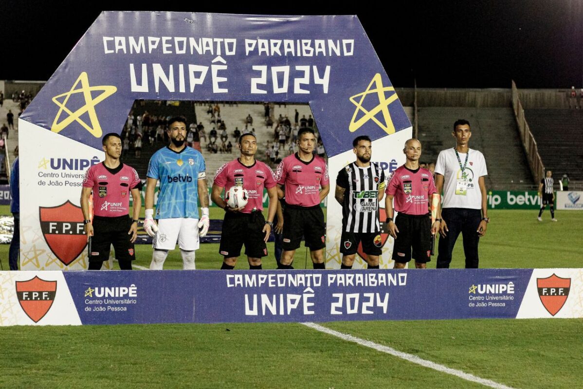 Treze bate o Botafogo-PB no Almeidão e alcança a liderança do Paraibano Treze bate o Botafogo-PB no Clássico Tradição e assume a liderança do Paraibano
