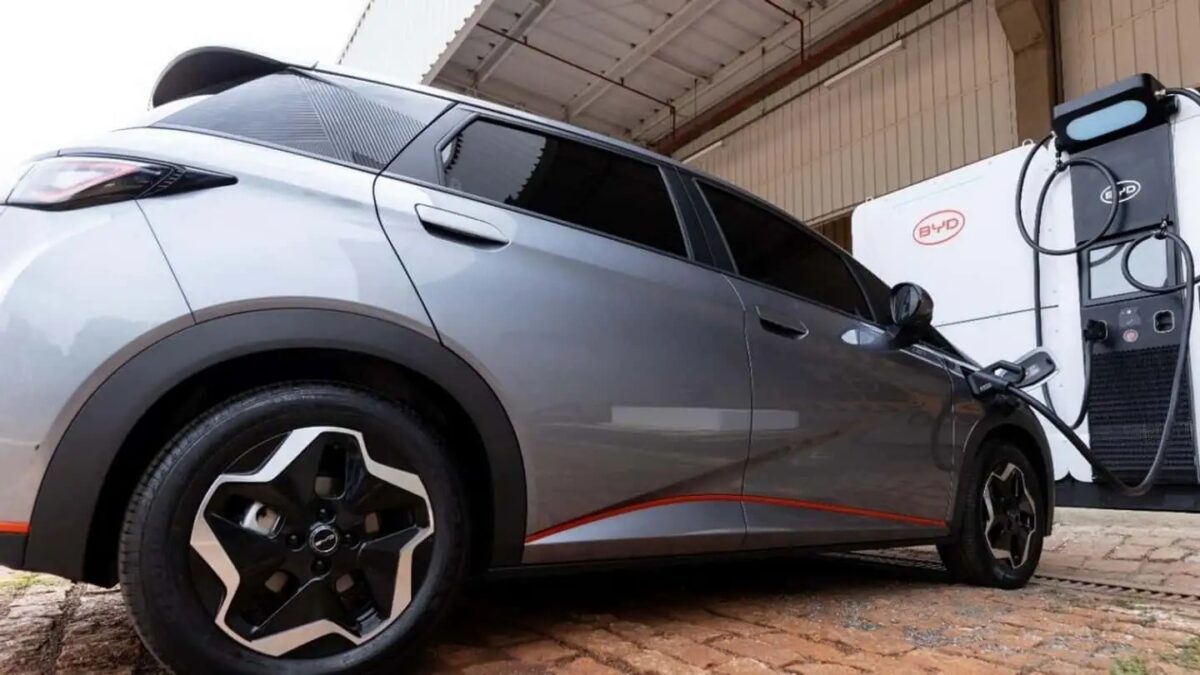 Carros elétricos: BYD anuncia venda de carregadores rápidos e ultrarrápidos no Brasil BYD anunciou comercialização de novos carregadores.