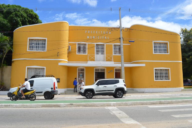 Ex-presidente da Câmara de Sumé deve explicar ao TCE despesas irregulares com consultoria jurídica e pode ter que pagar multa de R$ 49 mil Ex-presidente da Câmara de Sumé deve explicar ao TCE despesas irregulares com consultoria jurídica e pode ter que pagar multa de R$ 49 mil