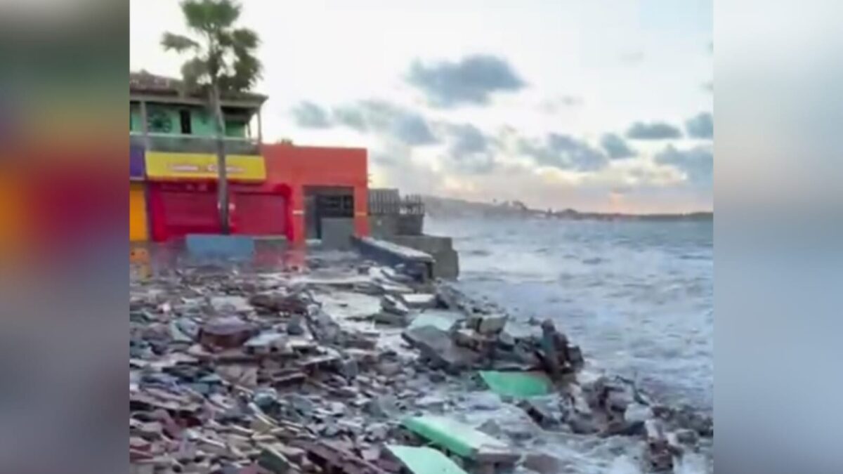 Baía da Traição busca recursos com governo federal para impedir avanço do mar; obra está orçada em R$ 85 milhões Praça Central de Baía da Traição voltou a ficar destruída.