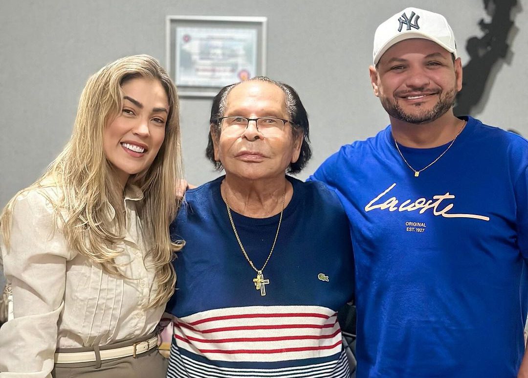 Após 15 anos, Mirella Vieira e Lenno retornam aos vocais da Desejo de Menina Mirella e Lenno estão de volta à banda Desejo de Menina.