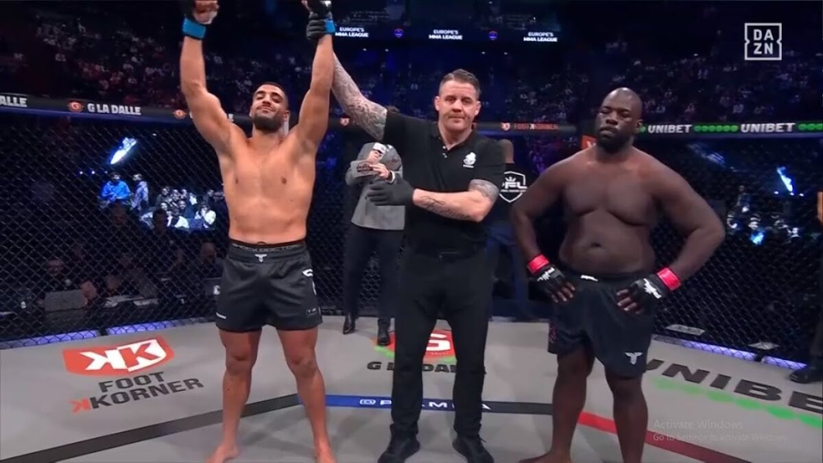 Francês entra displicente no cage e é nocauteado em 10 segundos Francês entra displicente no cage e é nocauteado em 10 segundos