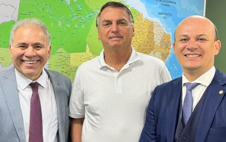 Em reunião com Bolsonaro e Queiroga, Cabo Gilberto revela que PL buscará aliança com pastor Sérgio Queiroz em João Pessoa bolsonaro