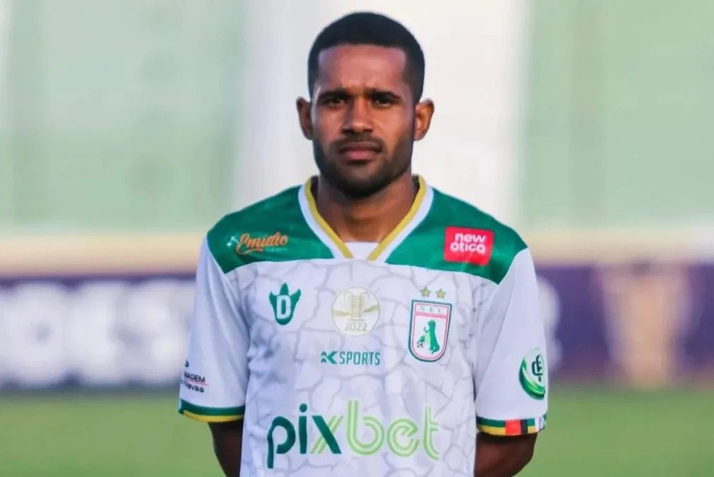 Lateral Iranilson tem lesão no joelho confirmada e vira desfalque no Sousa Iranilson, lateral-direito do Sousa