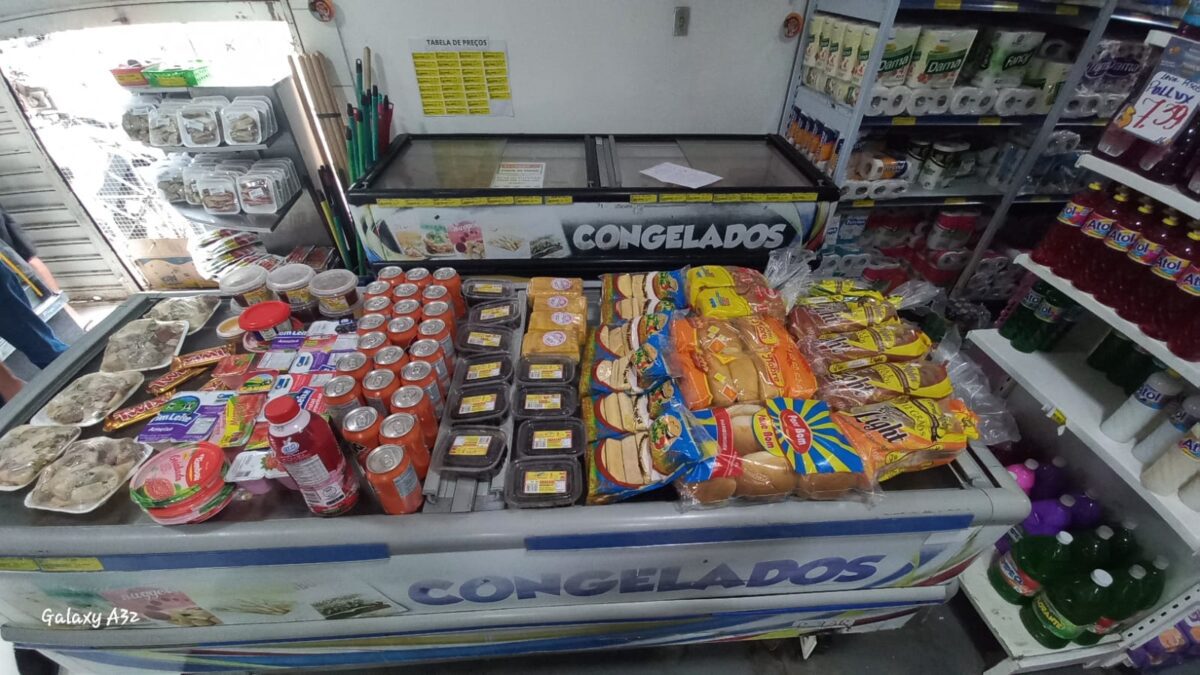 Procon apreende mais de 70 produtos impróprios para consumo em mercadinho de Campina Grande Procon, Campina Grande, apreensão, produtos vencidos