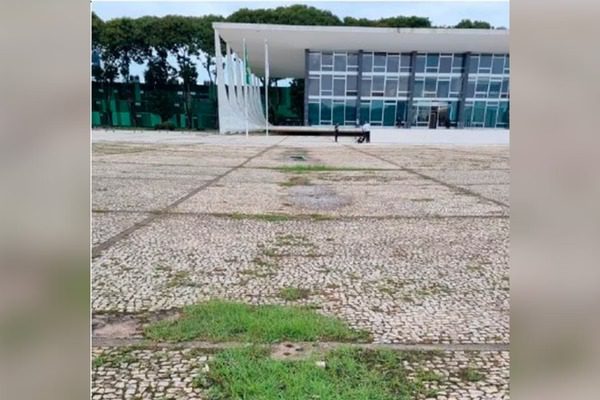 Relatório pede reforma "urgente" na Praça dos Três Poderes, em Brasília Praça dos Três Poderes, Brasília
