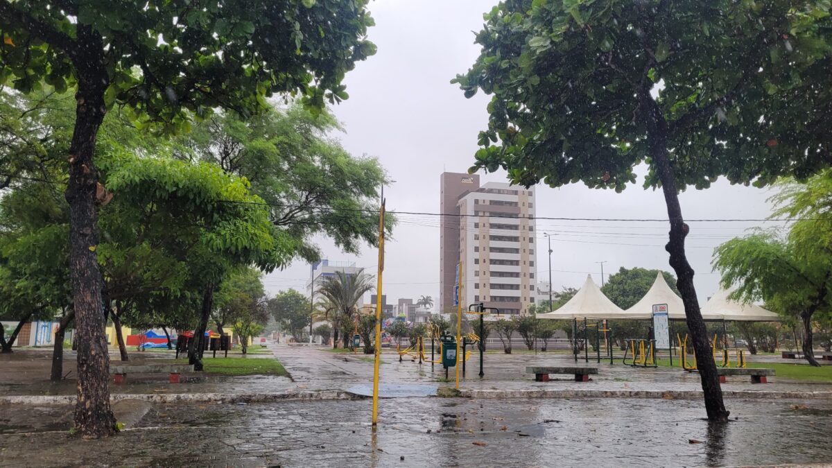 João Pessoa e outros 155 municípios da Paraíba devem ter chuvas intensas até amanhã Chuvas atingem João Pessoa e outros municípios.