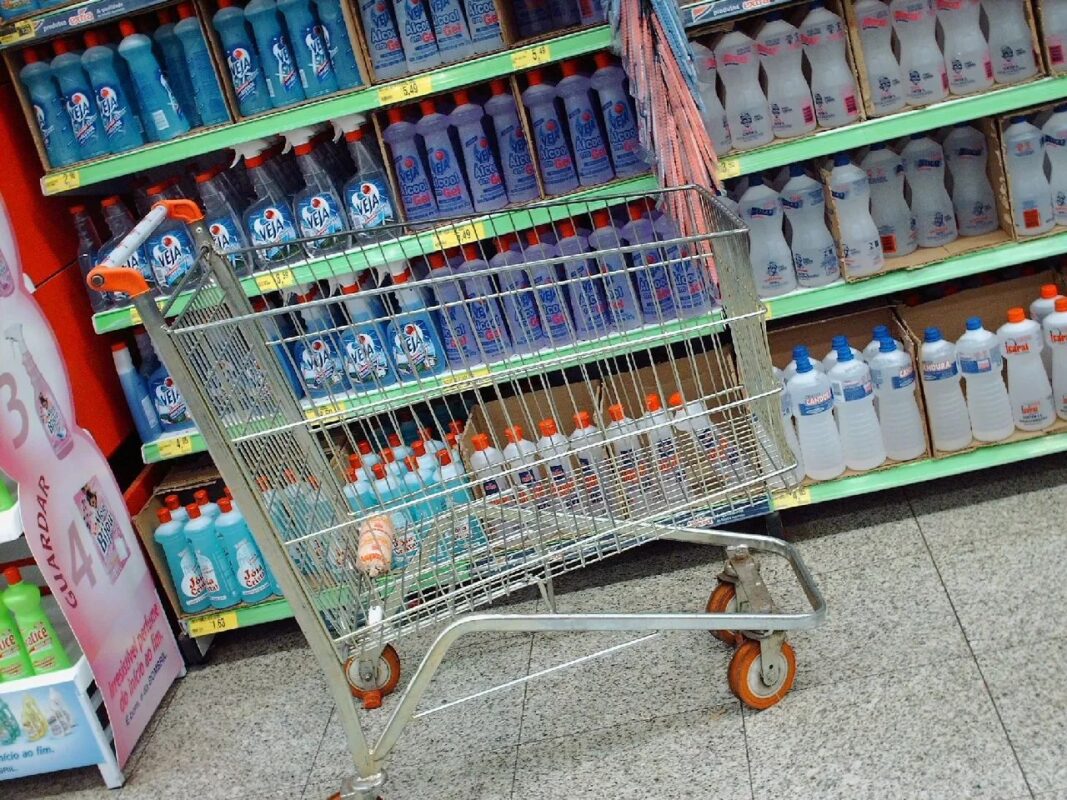 Após Umbuzeiro gastar R$ 250 mil, Prefeitura de Gado Bravo vai ‘torrar’ mais de R$ 850 mil em produtos de limpeza Umbuzeiro, Gado Bravo, produtos, limpeza, dinheiro público