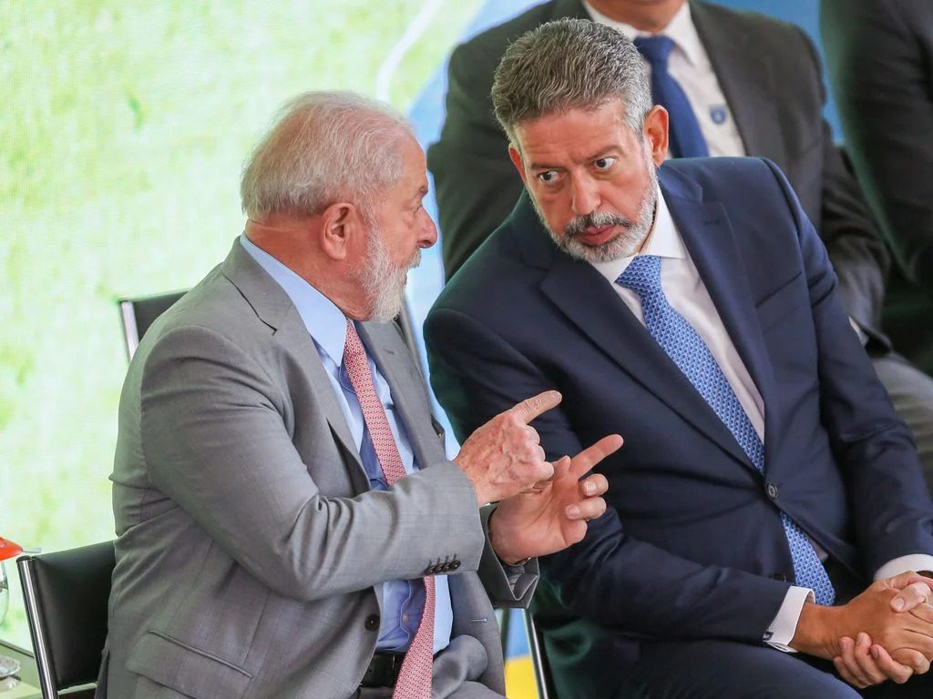 Lula defende Lira após plateia vaiar deputado em evento em Alagoas: “Comportamento que incomoda” Lula e Lira