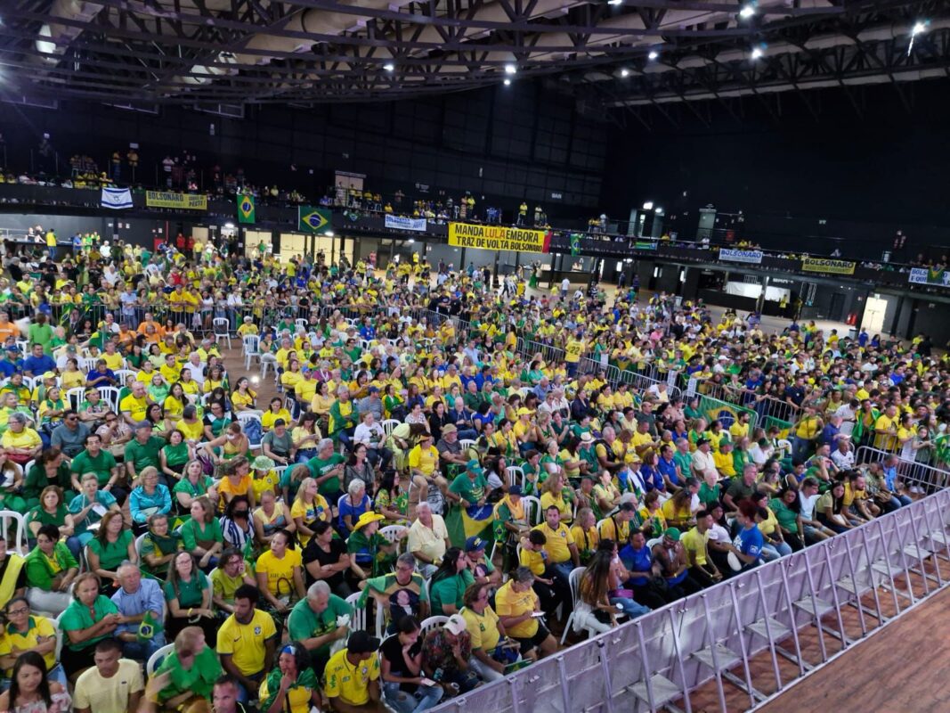 Multidão aguarda Bolsonaro na Domus Hall; ex-presidente vai oficializar chapa do PL em João Pessoa Climão, Bolsonaro