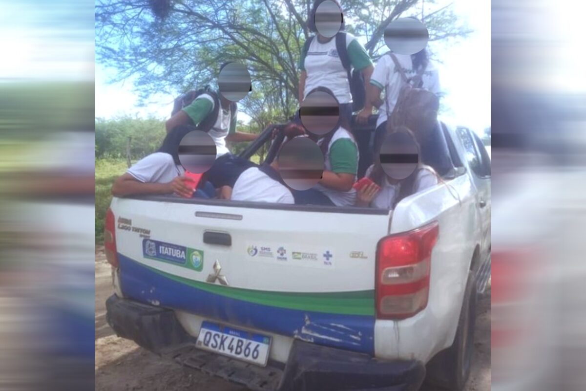 Popular flagra Prefeitura de Itatuba fazendo transporte irregular e colocando vida de estudantes em perigo Popular flagra Prefeitura de Itatuba fazendo transporte irregular e colocando vida de estudantes em perigo