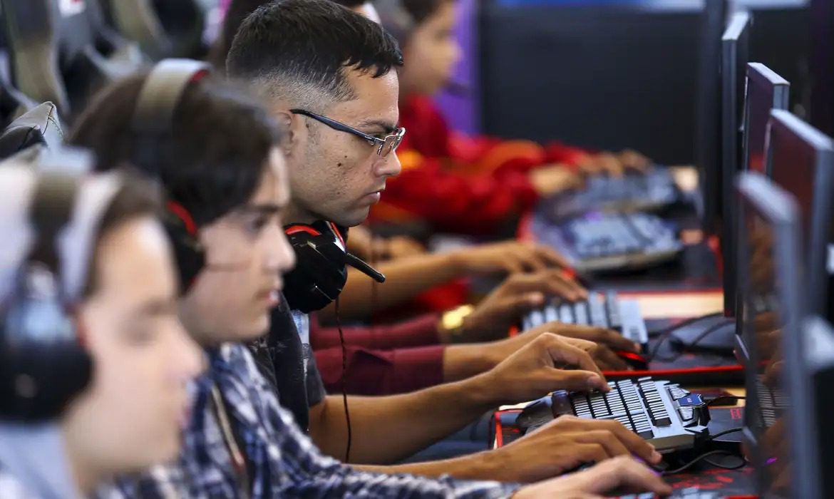 Paraibanos podem concorrer a 8 mil bolsas de estudo para streamers e jogadores; saiba como participar programa, bolsas, jogos, vagas, Paraíba, Santander