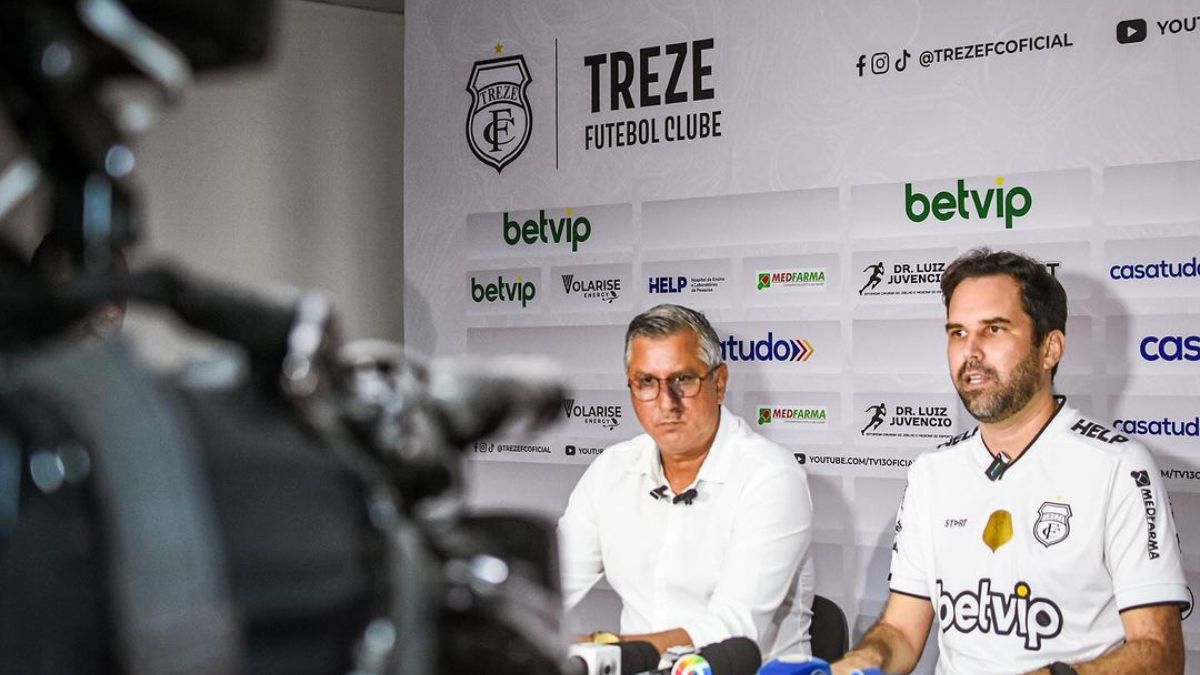 Ainda sem treinador, Treze anuncia a saída de 10 jogadores Novo Executivo de Futebol do Treze, Luciano Mancha, foi apresentado à imprensa. A coletiva contou também com a presença de Igor Costa e Lucio Prazeres, membros da diretoria de futebol.