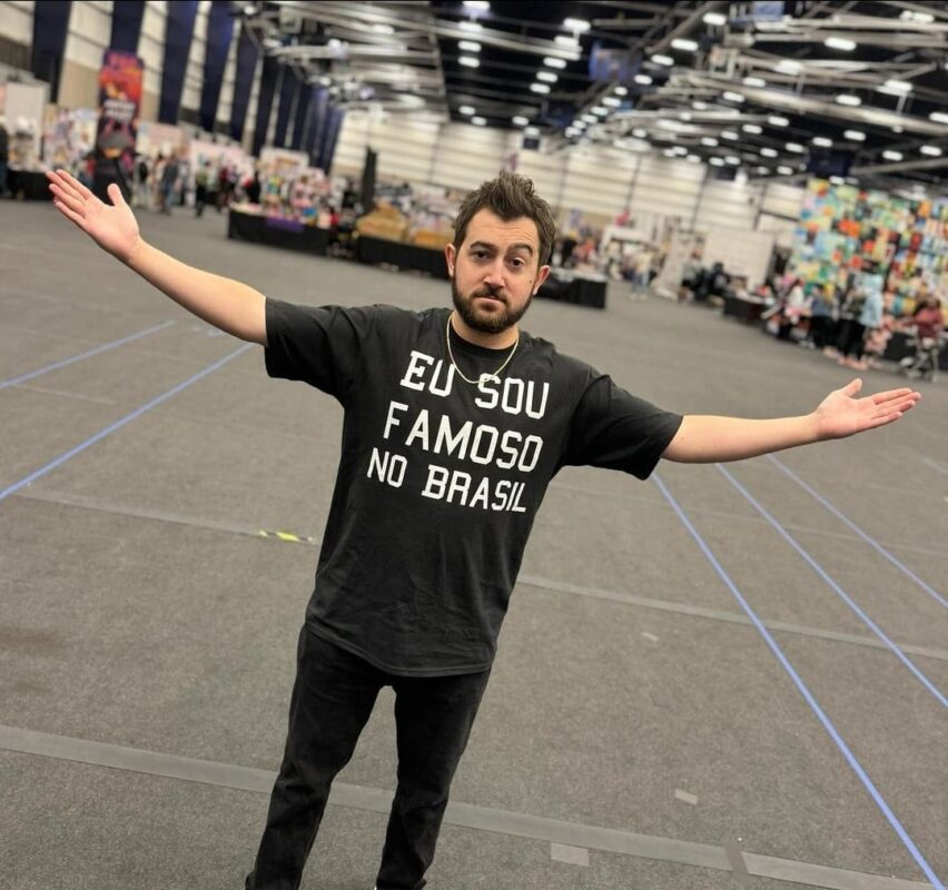 Ator que fez 'Greg', na série Todo Mundo Odeia o Chris, tem presença confirmada em evento em João Pessoa Ator Vicent Martella ficou famoso no Brasil pelo personagem 'Greg', de Todo Mundo Odeia o Chris.