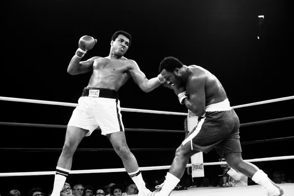 Calção que Muhammad Ali usou na "experiência mais próxima da morte" vai a leilão com valor inicial de R$ 25 milhões Calção que Muhammad Ali usou na "experiência mais próxima da morte" vai a leilão com valor inicial de R$ 25 milhões