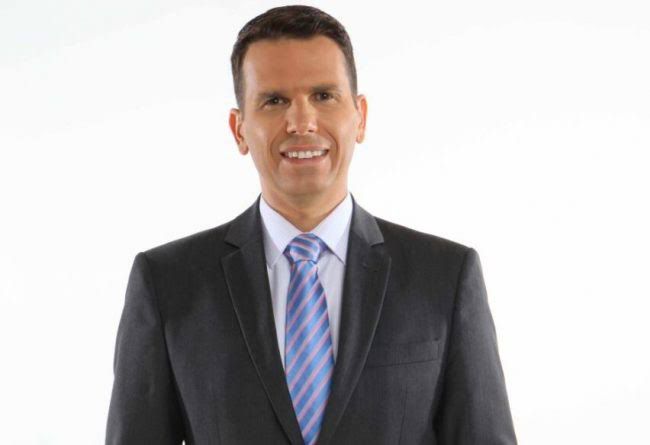 João Fernandes, apresentador do Correio Manhã da TV Correio, sofre atentado a bala na Ruy Carneiro João Fernandes, apresentador da TV Correio.