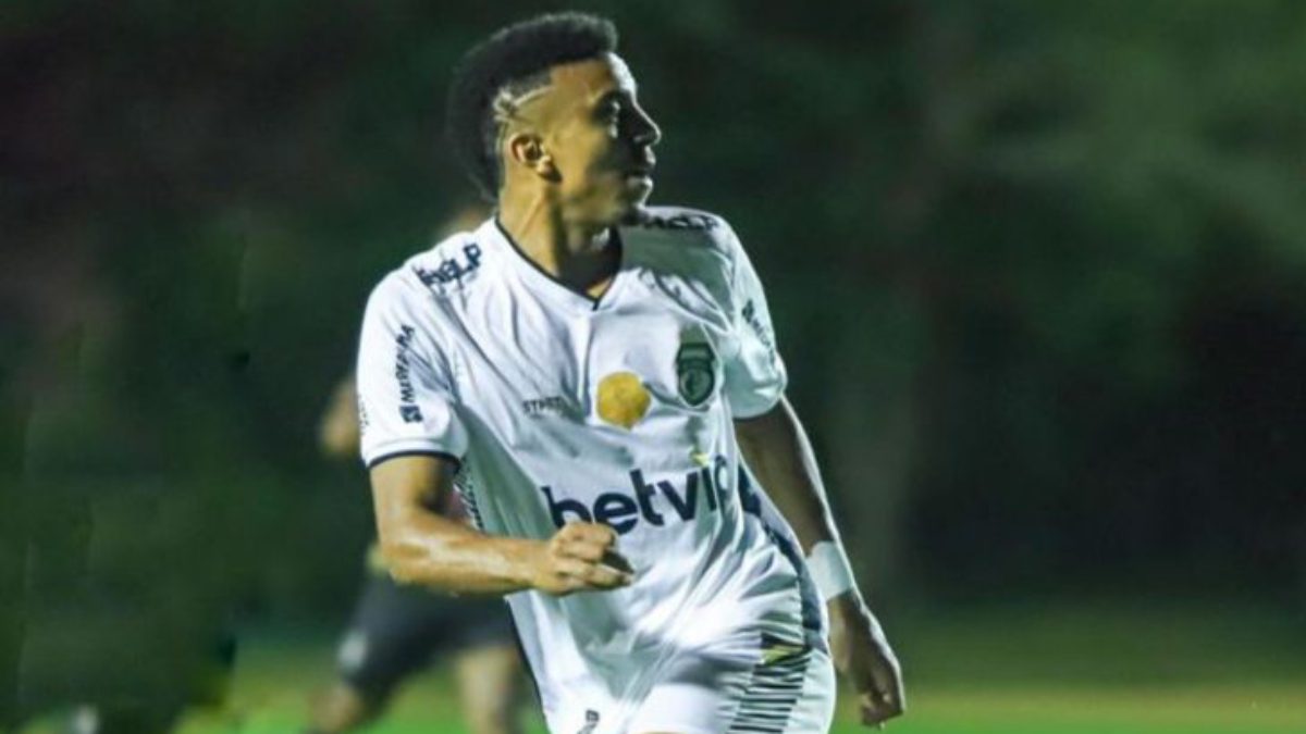 Treze denuncia caso de racismo sofrido por atacante durante partida contra o Sousa Atacante Lucas Mineiro, do Treze. Foto: Divulgação/Instagram Lucas Mineiro