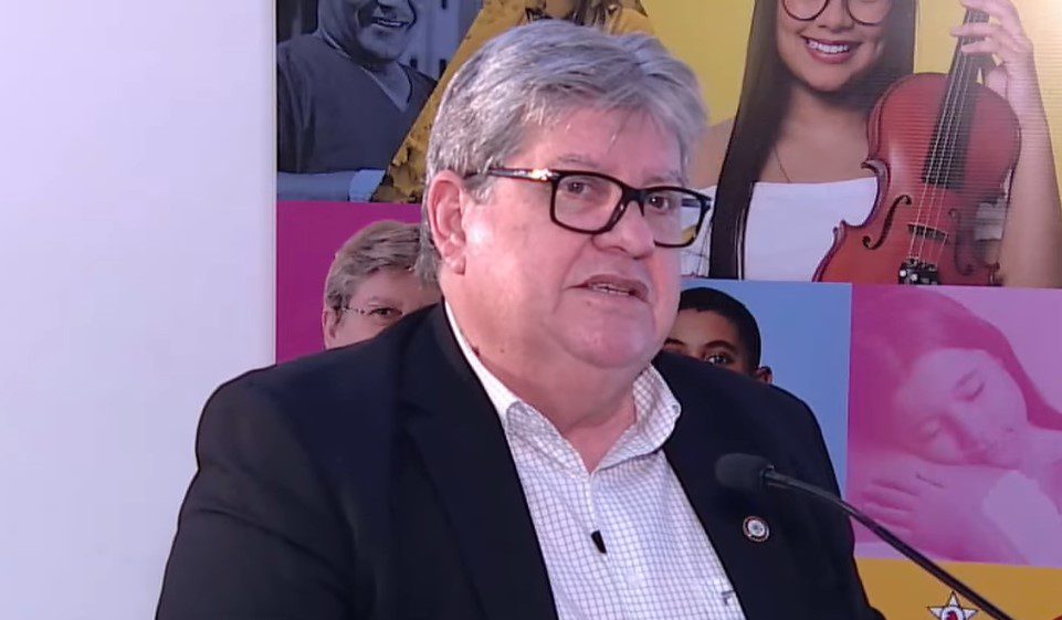 João Azevêdo diz que problema da suspensão da Operação Carro-Pipa na Paraíba será resolvido ainda esta semana Governo João Azevêdo