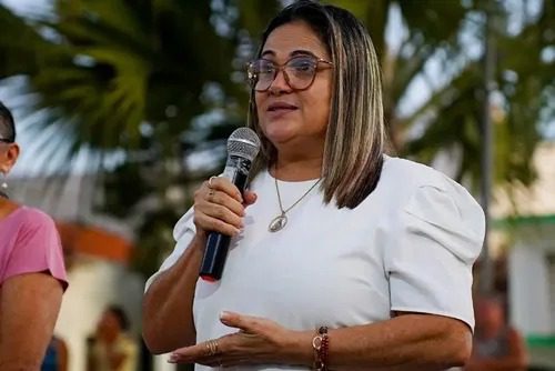 Prefeita de Juru contrata empresa da própria filha, mas tem punição extinta após acordo com o Ministério Público prefeita