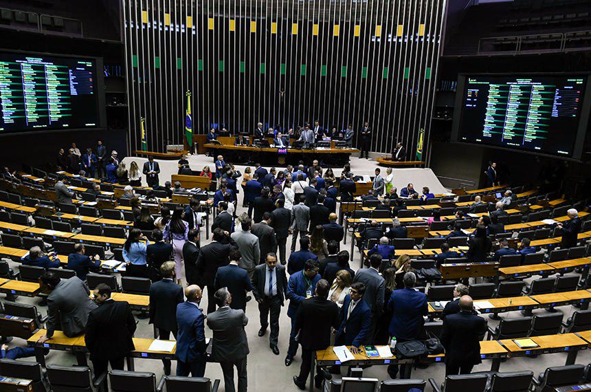 Pela segunda vez, Congresso acaba com saídas temporárias de presos em feriados; confira votação da bancada paraibana Senador, saídas, Projeto, Mulheres