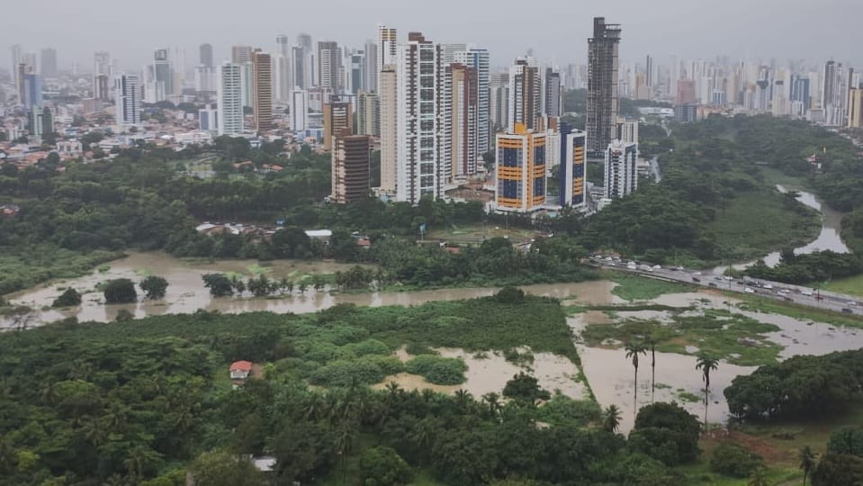 Rio Jaguaribe registra cheia após fortes chuvas em João Pessoa A intervenção ocorrerá numa área 7,2 quilômetros ao longo do Rio Jaguaribe até o bairro São José,