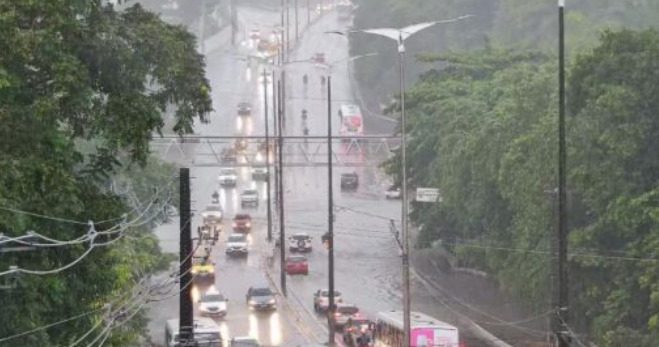 FOTOS e VÍDEOS: com fortes chuvas, João Pessoa registra diversos pontos de alagamento e trânsito lento chuvas