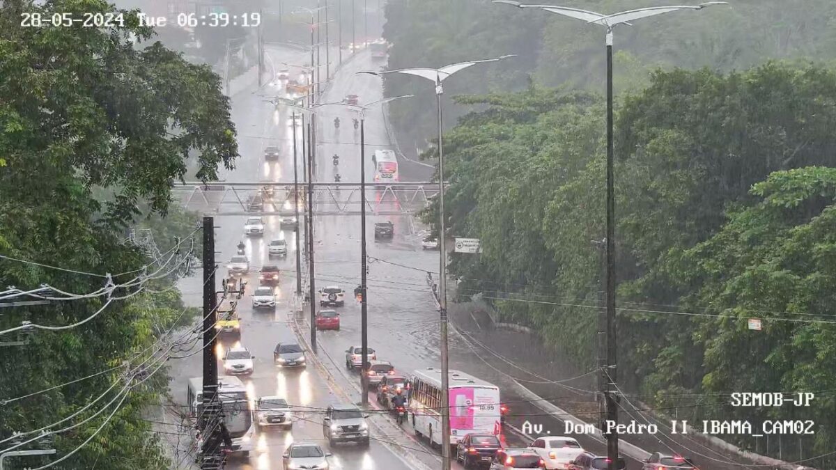FOTOS e VÍDEOS: com fortes chuvas, João Pessoa registra diversos pontos de alagamento e trânsito lento chuvas