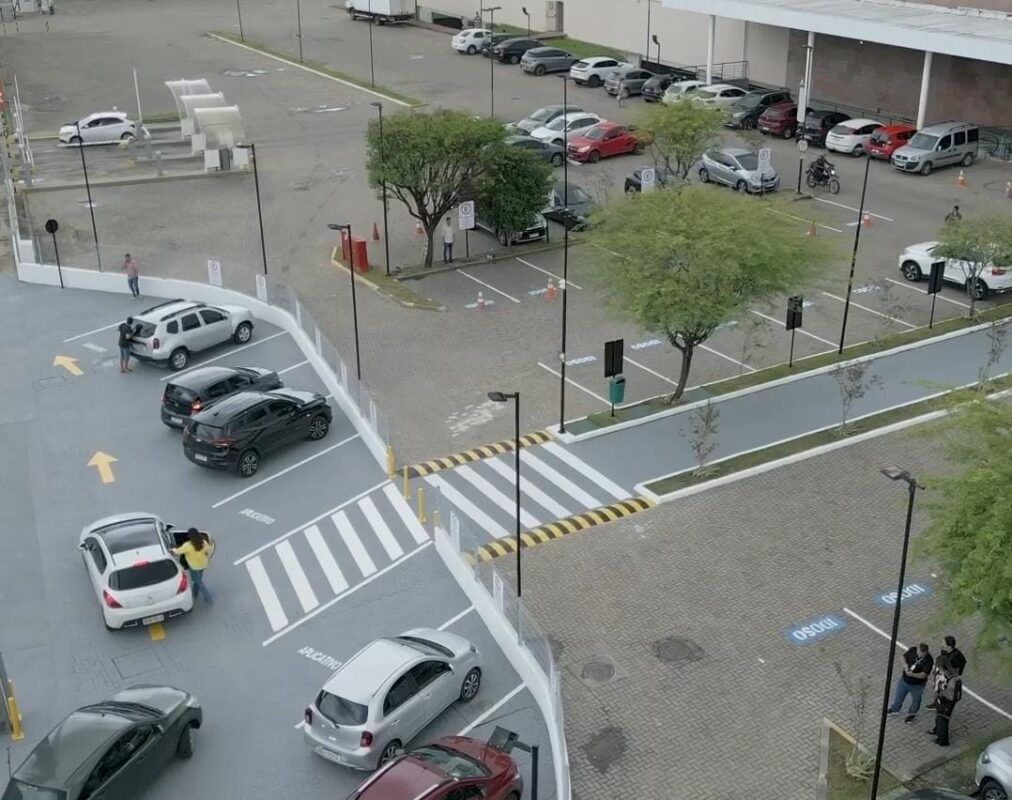 Mangabeira Shopping: área para embarque e desembarque de passageiros de aplicativo ganhará cobertura Local de embarque e desembarque de passseiros por aplicativo no Mangabeira Shopping.