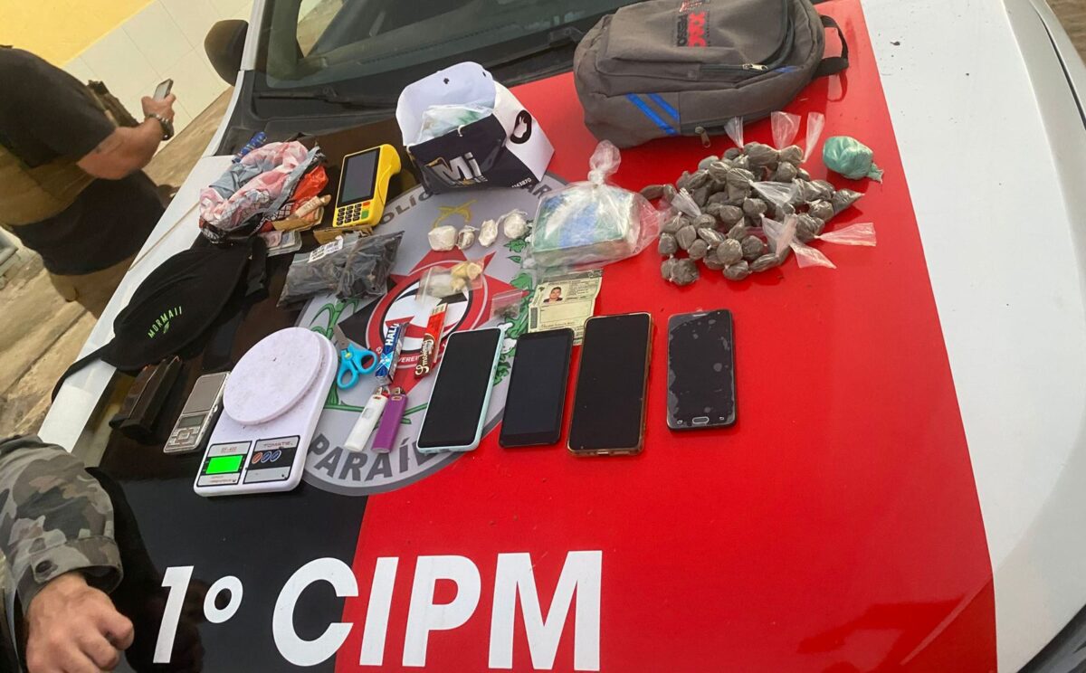 Operação no Conde prende cinco pessoas e apreende armas e drogas Operação no Conde prende cinco pessoas e apreende armas e drogas