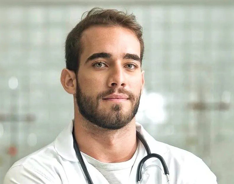 Juiz aceita denúncia e torna réu médico Kauê Seabra por agredir ex-esposa na frente dos filhos Kauê Seabra, Juiz