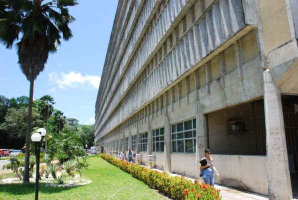 Servidores, Hospital Universitário, greve, trabalho, acordo coletivo, TST