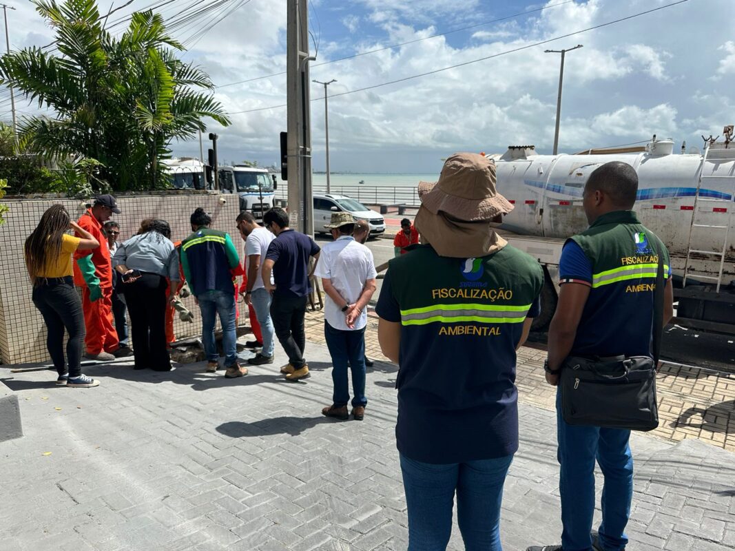 Bar do Cuscuz e quiosques são multados em R$ 50 mil por lançar esgoto na Orla de João Pessoa