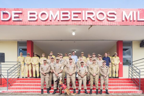 Bombeiros participam do desfile cívico