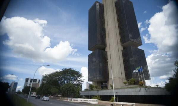 O Banco Central do Brasil, criado pela Lei nº 4.595, de 1964