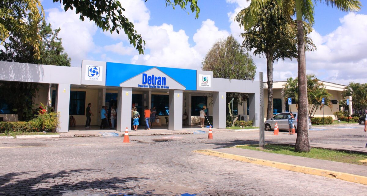 Superintendente do Detran-PB alerta sobre mudanças nos serviços de emplacamento, mas garante que valores não vão aumentar Superintendente do Detran-PB alerta sobre mudanças nos serviços de emplacamento, mas garante que valores não vão aumentar