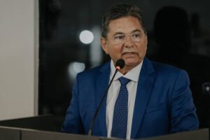 Adriano Galdino diz que João Azevêdo antecipou fim do governo e prevê que dificuldades em se eleger senador